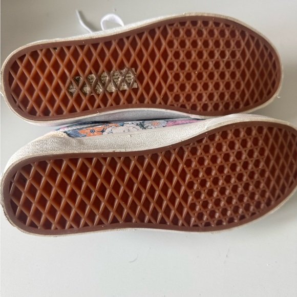 Vans Cream Canvas Sneakers with Floral Accents - Picture 4 of 5